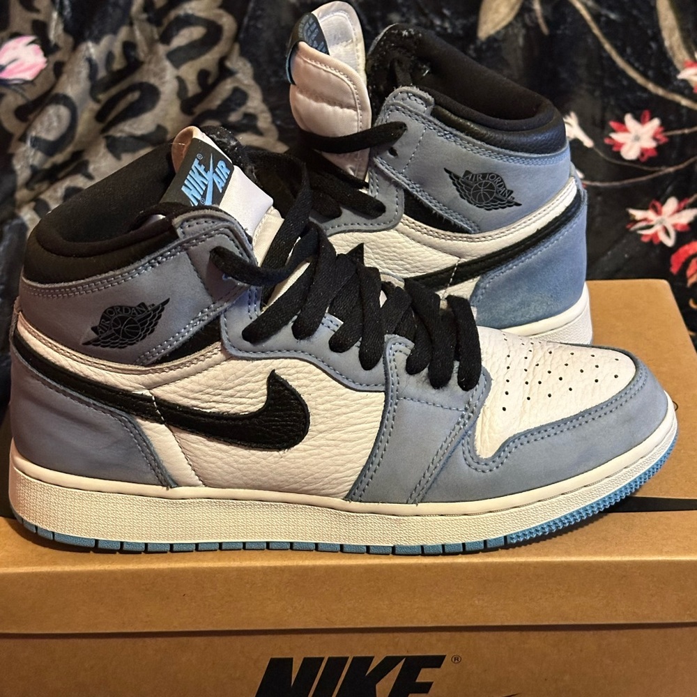 Air Jordan 1 Retro High OG 'University Blue', Size 7Y